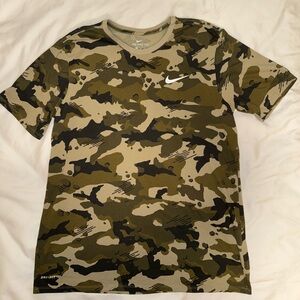 Dri-Fit Men Nike Short Sleeve Tee Shirt XL Camouflage Green Athletic Fit
